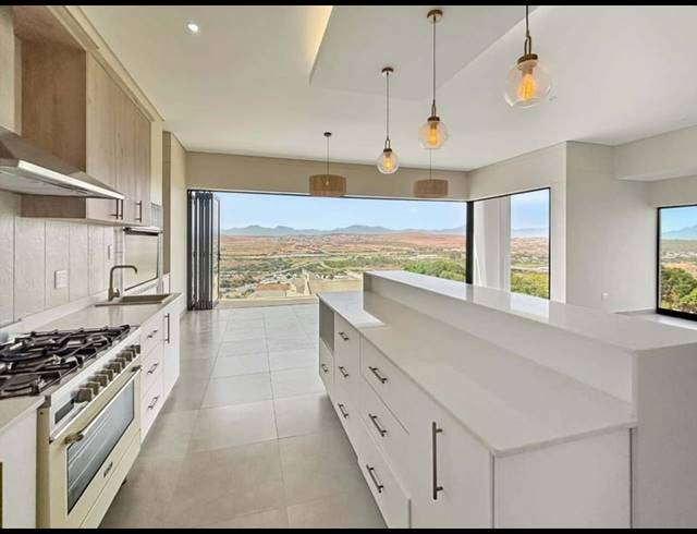 3 BEDROOM TOWNHOUSE FOR SALE IN HARTENBOS HEUWELS